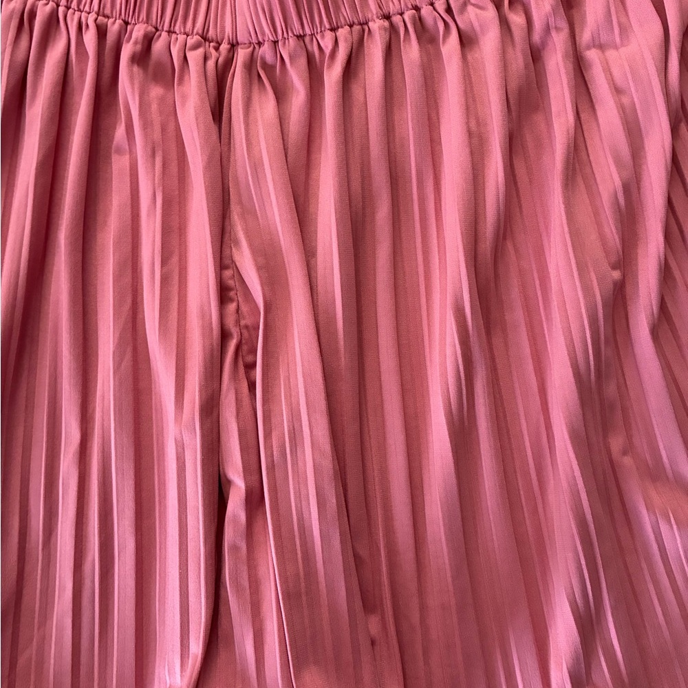 LOFT Pink Pleated Relaxed Shorts - Picture 3 of 5